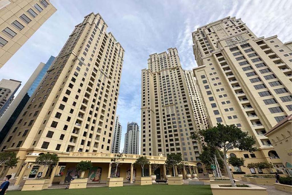 Beautiful 2br In Prime Jbr Location At Shams 1 * Dubaï
